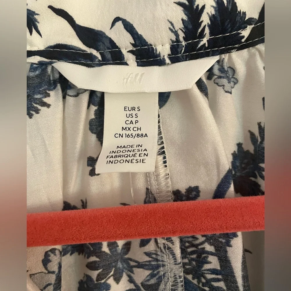 H&M Oversized Navy & White Patterned Blouse in Small - Picture 6 of 9